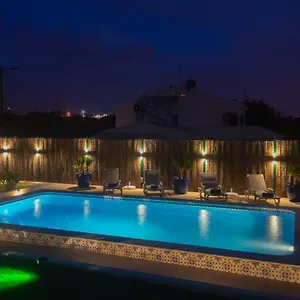 Villa Yvonne,private Pool,private Parking 1,7 Km From The Beatch, Albufeira